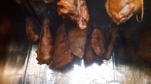 Свиные ребрышки и бедра куриные горячего копчения.