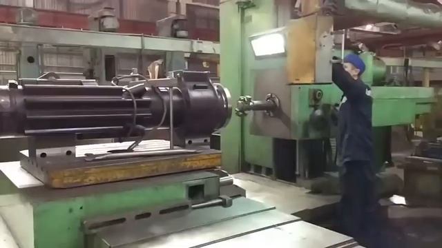 Расточной станок типа 2620 в действии