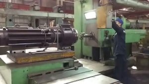 Расточной станок типа 2620 в действии