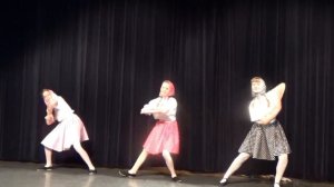 Танец "Заплетала реку в косы" Ecole russe à Versailles ANTOCHKA