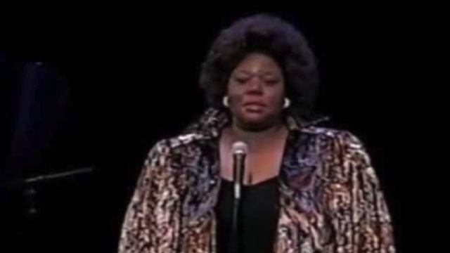 Camellia Johnson sings "The Red Dress" смотреть онлайн