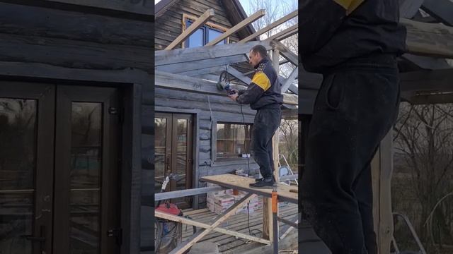 фасад под "старину" #wood #отделка #дача #деревянныйдом #изба #баняподключ #ремонт #строимбанюмоскв