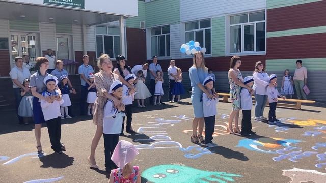 Танец родителей на выпускной в д/с "Когда ты станешь большим" приобрести песню можно dessad80@bk.ru смотреть онлайн