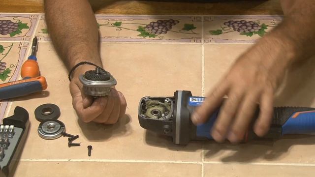 Аккумуляторная  бесщеточная шлифмашинка Dexter  20VAG3 125BL 1, 20 В Li ion, 125 мм Разбираем сравн смотреть онлайн