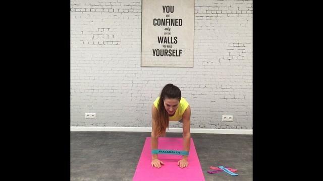 Тренировка с резиновым эспандером. Фитнес дома! смотреть онлайн