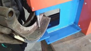 Пневматический заклёпочник для тормозных накладок на грузовые авто