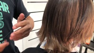 ASMR | СТРИЖКА КОНЧИКОВ ВОЛОС НОЖНИЦАМИ  МАЛЬЧИКУ