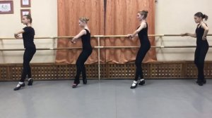 Упражнения у палки Battements tendus jete (в украинском характере).