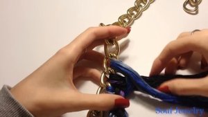 Колье из цепочки и нитей мулине. Мастер класс