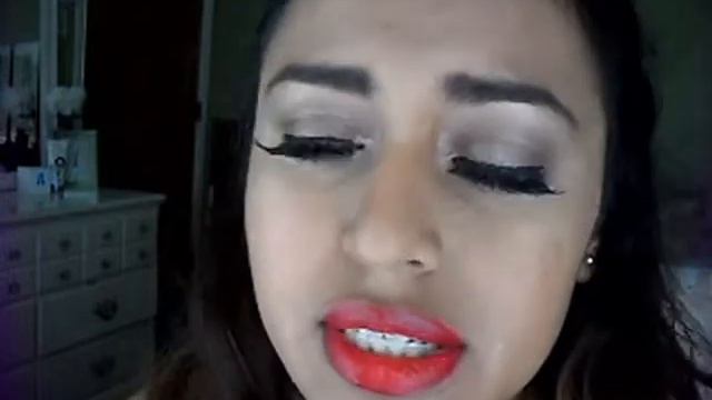 How to: Wear Bold lipsticks смотреть онлайн