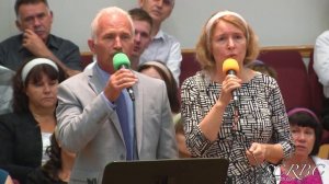 Кружится и падает лист кленовый..