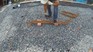 Строительство бани. Устройство подошвы фундамента на болоте.