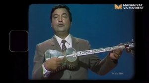 Kamoliddin Rahimov kuylaydi.