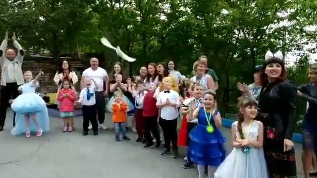 Белые голуби на 1 сентября в школу или детский сад смотреть онлайн