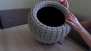 Как сплести кашпо из жесткого полиротанга?