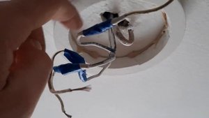 Как повесить люстру