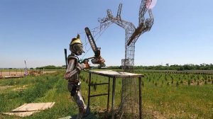 скульптура железного дровосека.парк Еленовка.