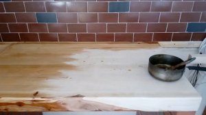 столешницу льняным маслом