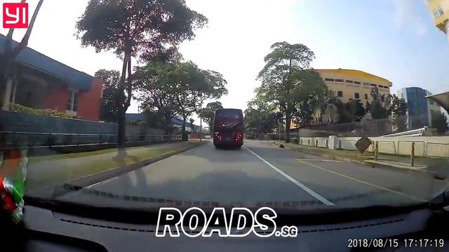 Motorcyclist crashes into side of bus смотреть онлайн