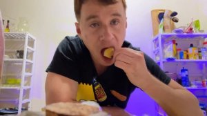 Пробую "гибрид клубники и ананаса". Пайнберри. Клубника со вкусом ананаса.