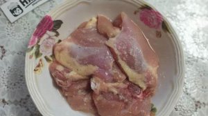 Тушеные куриные бедра с гречкой на сковороде