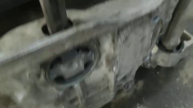 ЛайфХак.Как вытащить игольчатый подшипник из коленвала без съёмника. смотреть онлайн