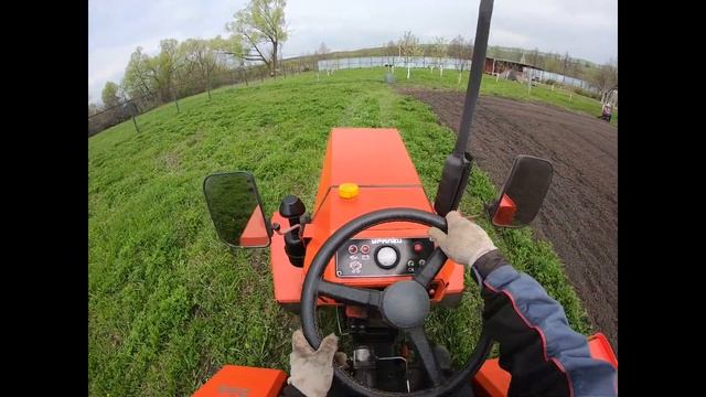 ЖИЗНЬ В ДЕРЕВНЕ// УРАЛЕЦ 224//Сажаем картошку// Реальная работа Уральца. смотреть онлайн