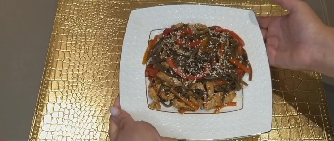 УДОН С КУРИЦЕЙ И ОВОЩАМИ  С ГРЕЧНЕВОЙ ЛАПШОЙ