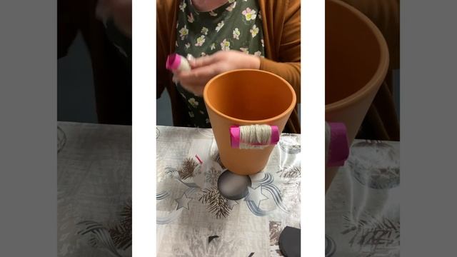 Как украсить цветочный горшочек. Подарок подружке .