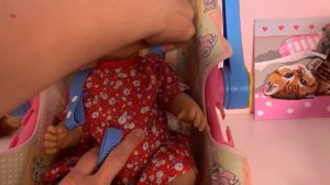 БЕБИ бон Эмили и Эмма заболела едим к доктору