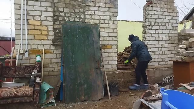 Восстанавливаем дом на хуторе/пошли по помойке/все женщины делают это... ? смотреть онлайн
