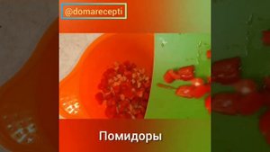 Салат с крабовыми палочками, помидорами, сыром и кукурузой