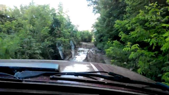 Нива vs мото - вдоль реки Уды смотреть онлайн