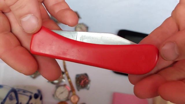 Гжель, часы, иконы, ножи, рубли, что приносят люди на скуку смотреть онлайн