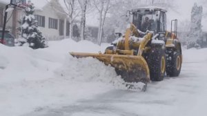 Фронтальные погрузчики LiuGong убирают снег