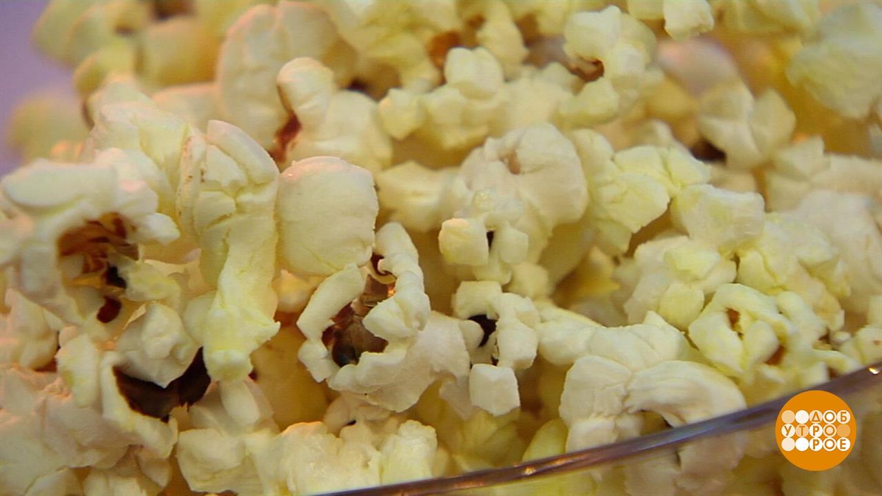 Popcorn vs. Кукурузные палочки и попкорн. Попкорн зерна. Кукурузные палочки калорийность. Калорийность попкорна без масла.