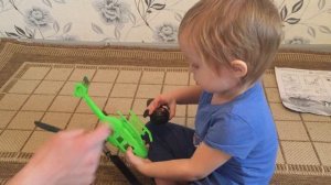 Играем в Игрушки Купили игрушечный Вертолет