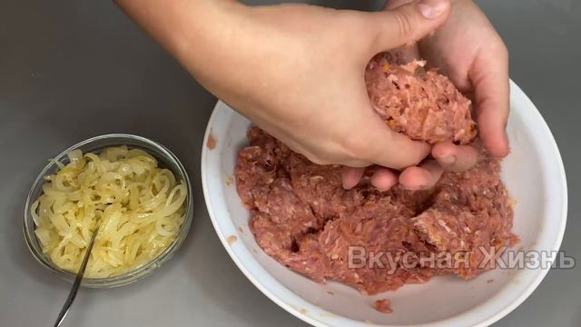 Беру ФАРШ, Много ЛУКА и готовлю Очень ВКУСНОЕ Мясное блюдо! смотреть онлайн