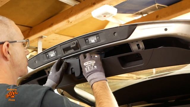 VW Tiguan boot lock problem and latch replacement смотреть онлайн