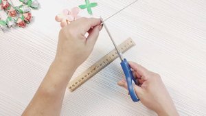 Пошаговый Мастер-класс: Как сделать миниатюрные розы из атласных лент своими руками!