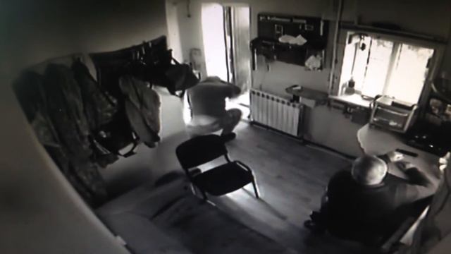 Бешеный охранник (Сладкий сон. Что потревожило ?) смотреть онлайн