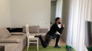 Приседание на одной ноге с упором на стул