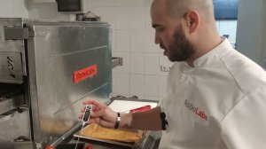Митболы в конвейерной печи RoboChef от RoboLabs