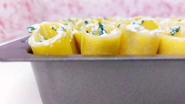 Filled Paccheri Pasta With Spinach And Ricotta -Pasta Recipe