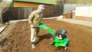 Мотоблок на даче.