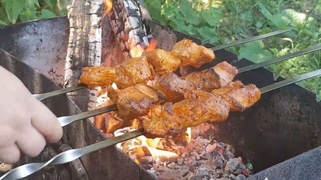 Шашлык из свиной лопатки! Ни чуть не хуже чем из шейки!!!!!