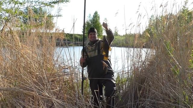 Ловля КРУПНОГО ЛИНЯ на БОКОВОЙ КИВОК! Приехал за карпом а клевали ЛИНИ-КАБАНЫ!!! Май 2022!!! смотреть онлайн