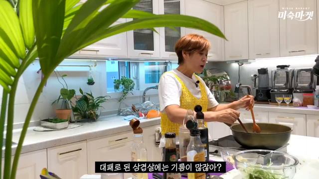 초간단 반찬, 안주로도 강추! 대패 뒷다리살 파채 볶음!! смотреть онлайн