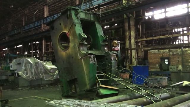Кантовка верхней станины К8544 в горизонтальное положение двумя кранами и траверсой