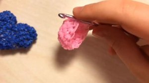 Плетение СЕРДЕЧКА техникой лумигуруми из резиночек на крючке без станка.
